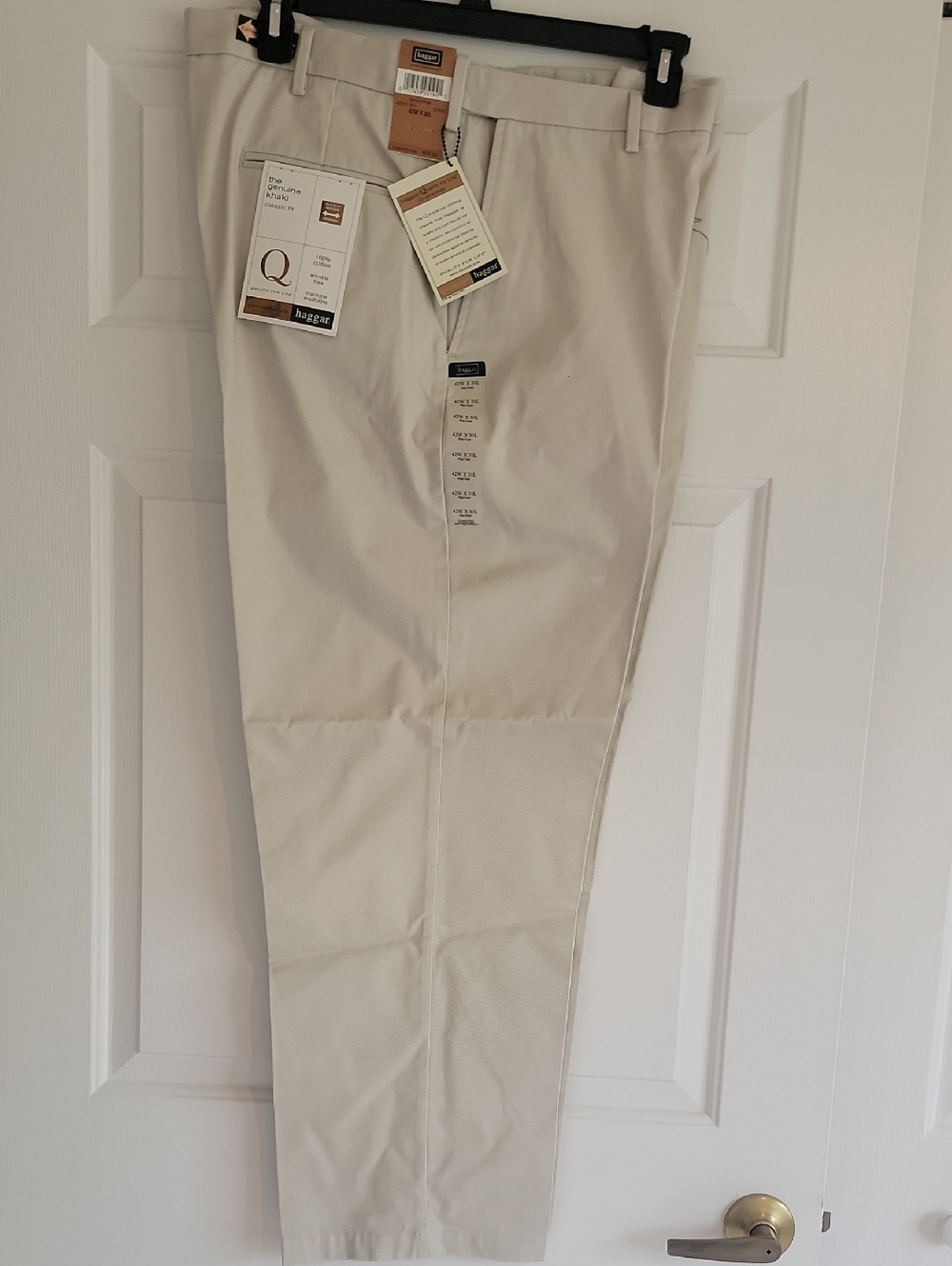 Haggar Men’s Light Khaki Straight Chinos,NWT, Size 42 X 30